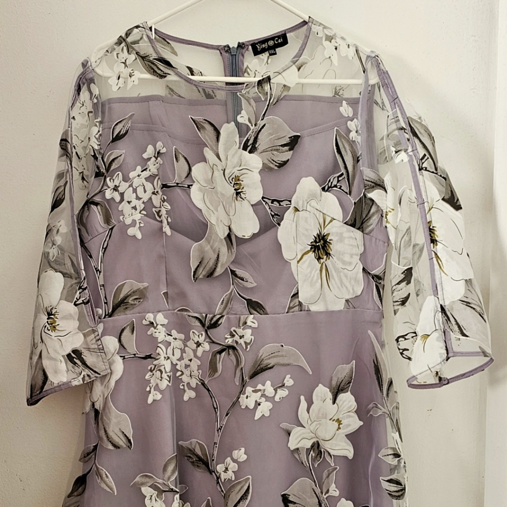 Womens casual floral dress. Never worn